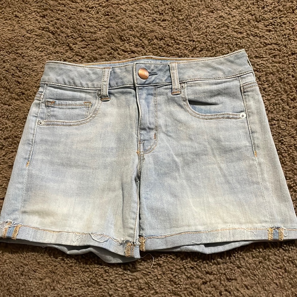 American Eagle Super Stretch MIDI light denim jean shorts Sz 6